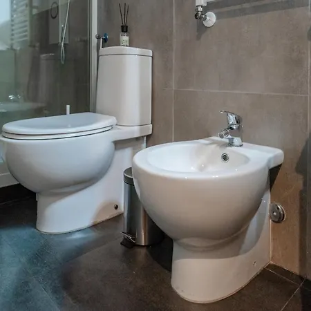 Near Campus& Center: Teeny Tiny Apartment *