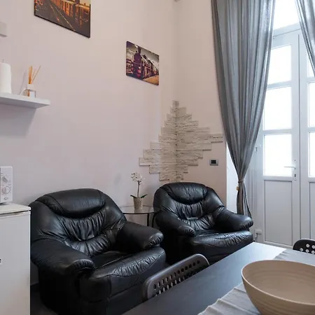 Near Campus& Center: Teeny Tiny Appartement